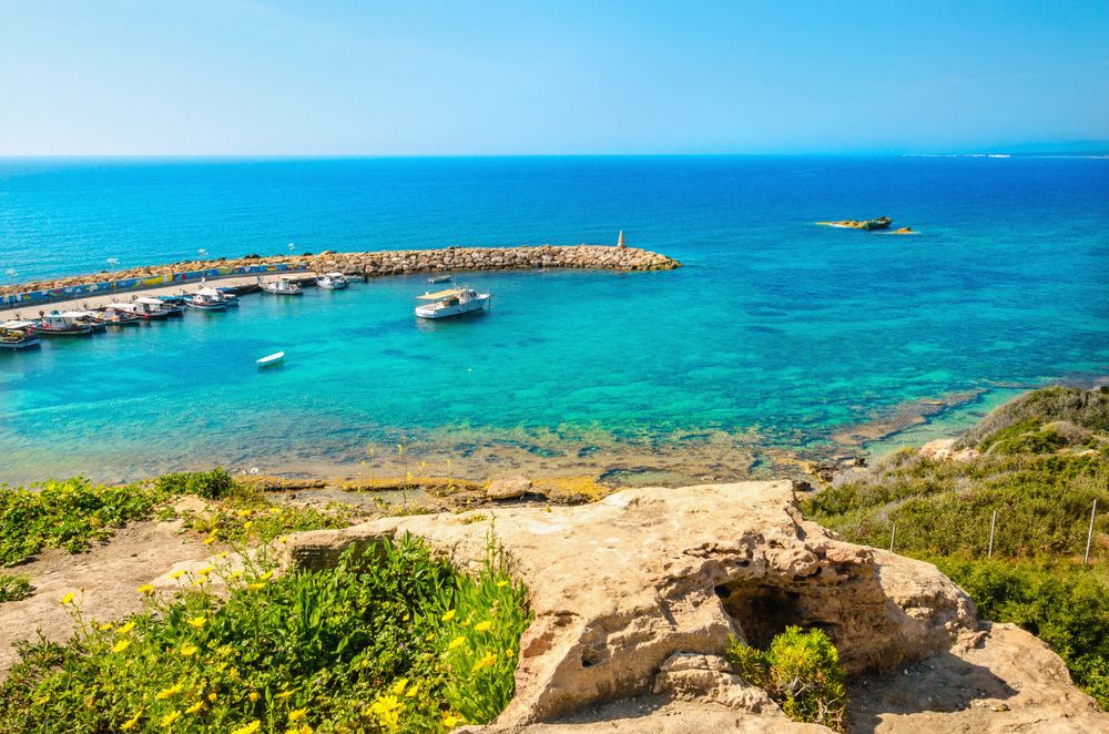 A beautiful bay with turquoise water near Paphos
